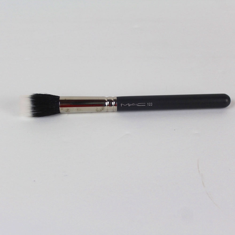 MAC 188 small duo fibre face brush makeup discont